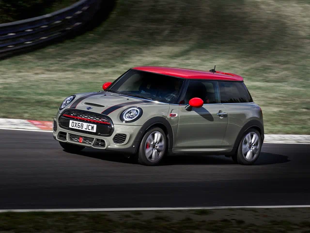 Фото MINI Hatch 3-door III (F55/F56) Рестайлинг