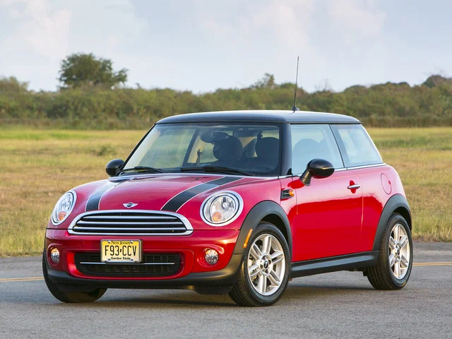 Фото MINI Hatch 3-door II (R56) Рестайлинг