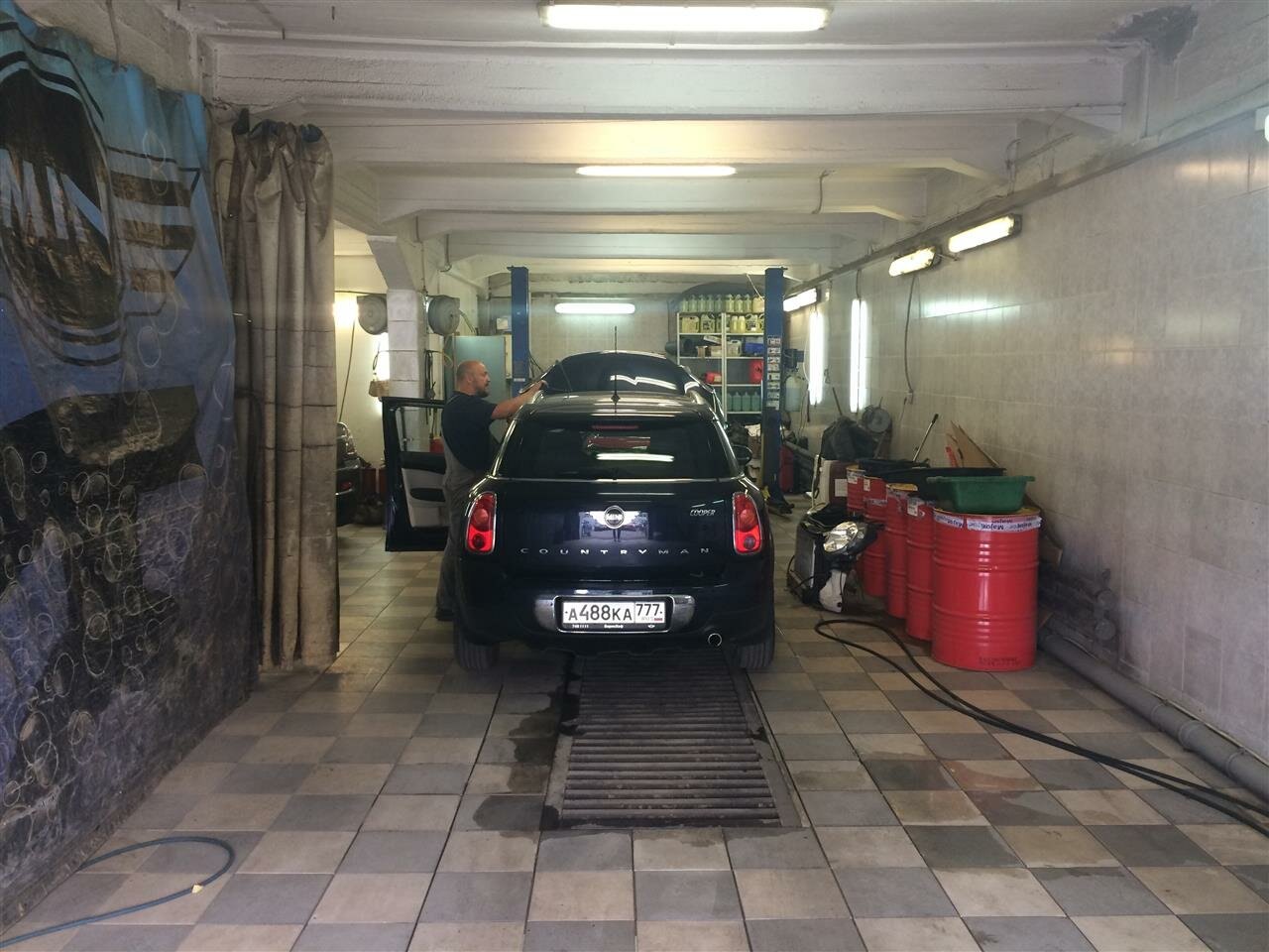 MINI Countryman в ремонтной зоне Клубного Сервиса MINI на Дубининской